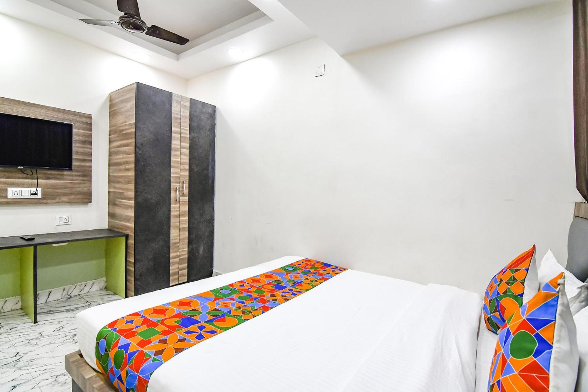 Fabexpress Sr Royale - Nr Sealdah Station Hotel Колката Екстериор снимка
