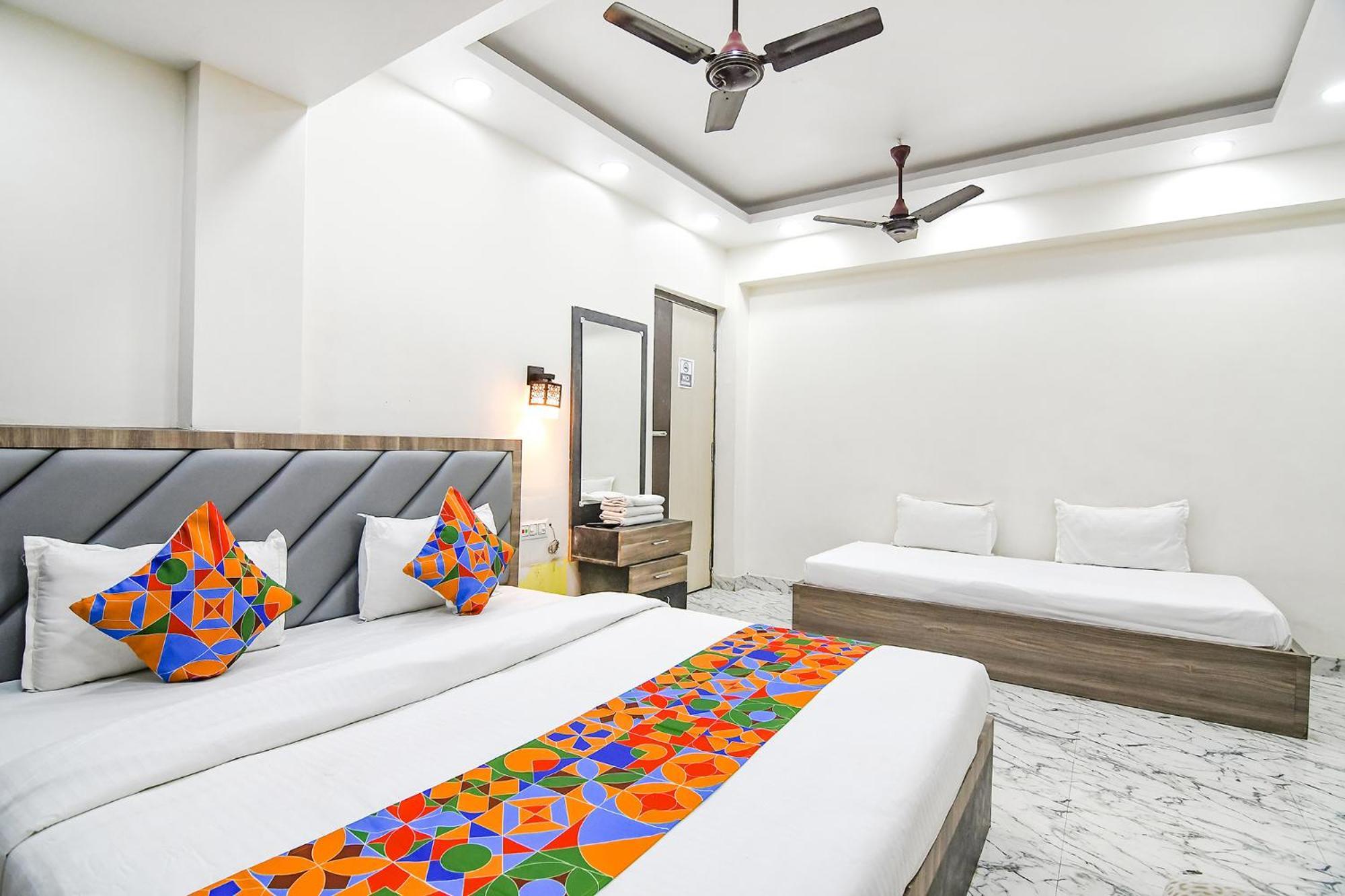 Fabexpress Sr Royale - Nr Sealdah Station Hotel Колката Екстериор снимка