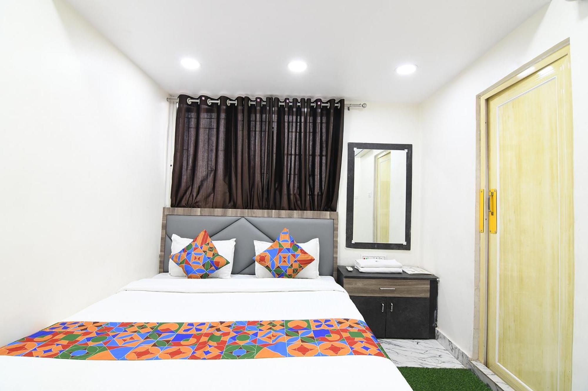 Fabexpress Sr Royale - Nr Sealdah Station Hotel Колката Екстериор снимка