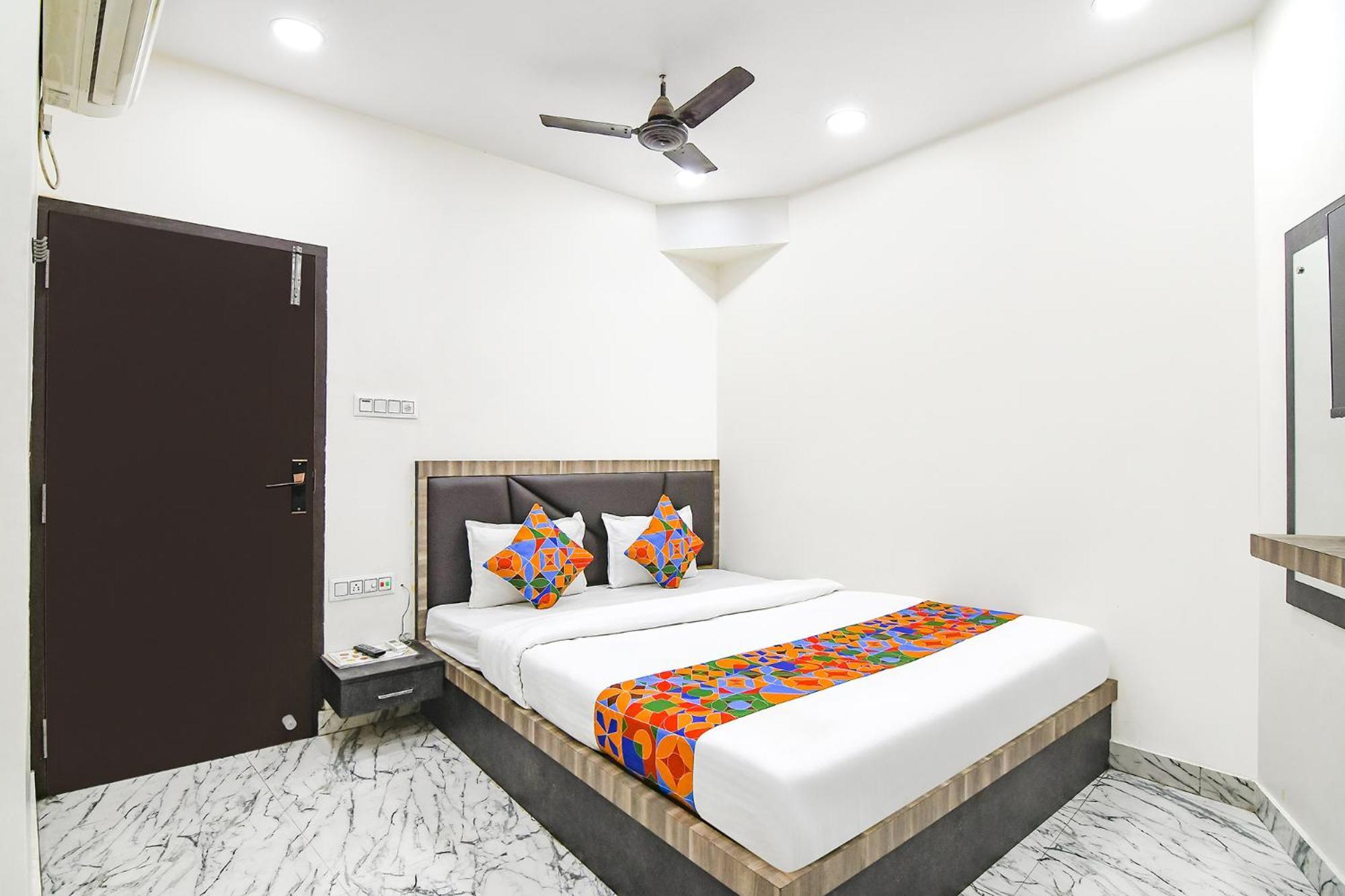 Fabexpress Sr Royale - Nr Sealdah Station Hotel Колката Екстериор снимка