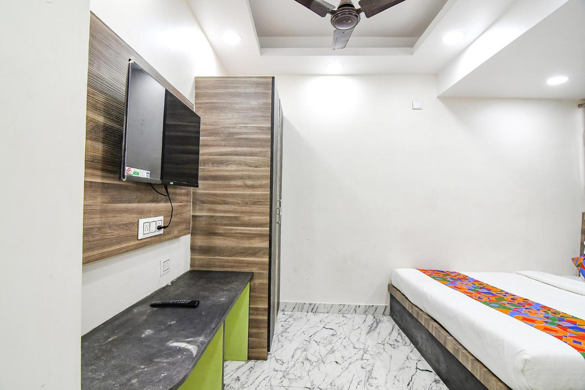 Fabexpress Sr Royale - Nr Sealdah Station Hotel Колката Екстериор снимка