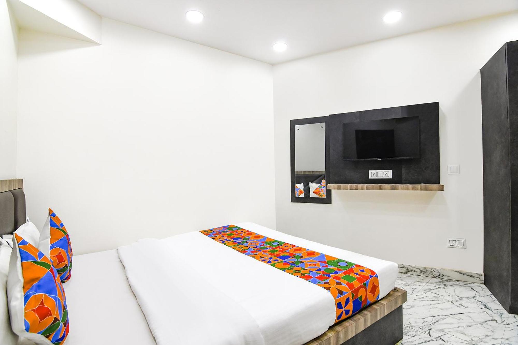 Fabexpress Sr Royale - Nr Sealdah Station Hotel Колката Екстериор снимка