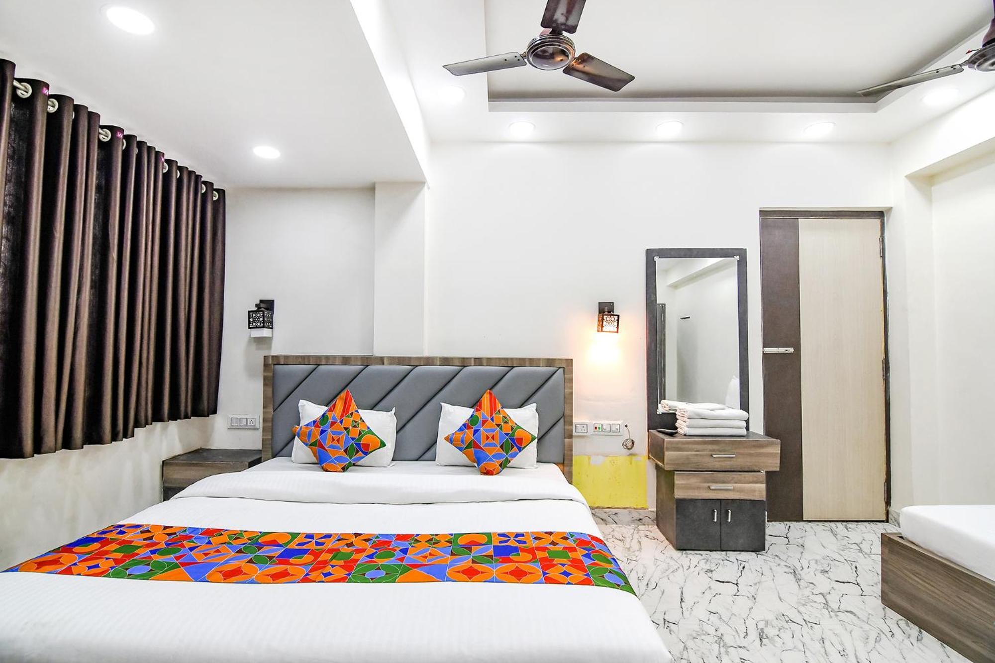Fabexpress Sr Royale - Nr Sealdah Station Hotel Колката Екстериор снимка