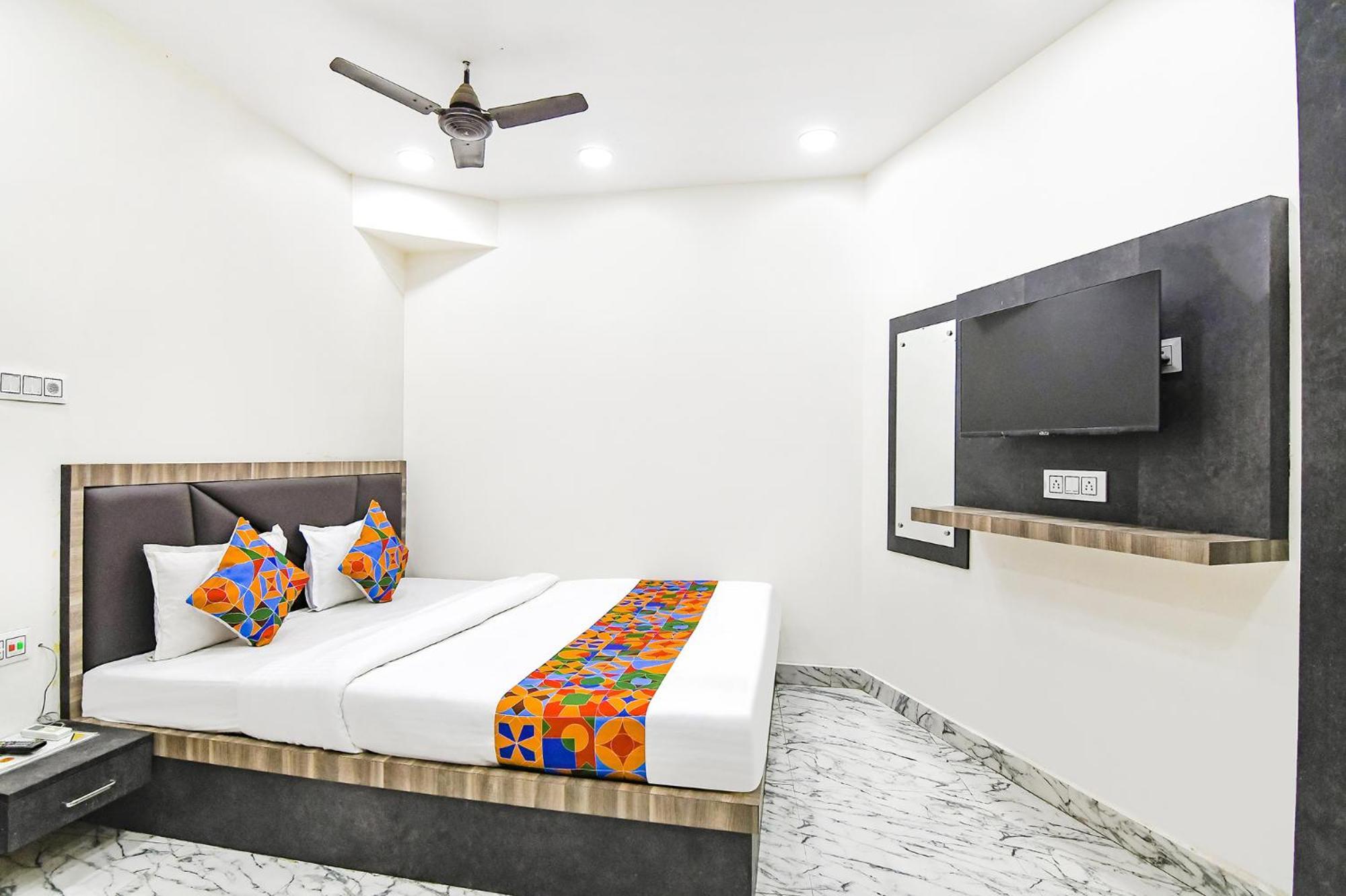 Fabexpress Sr Royale - Nr Sealdah Station Hotel Колката Екстериор снимка