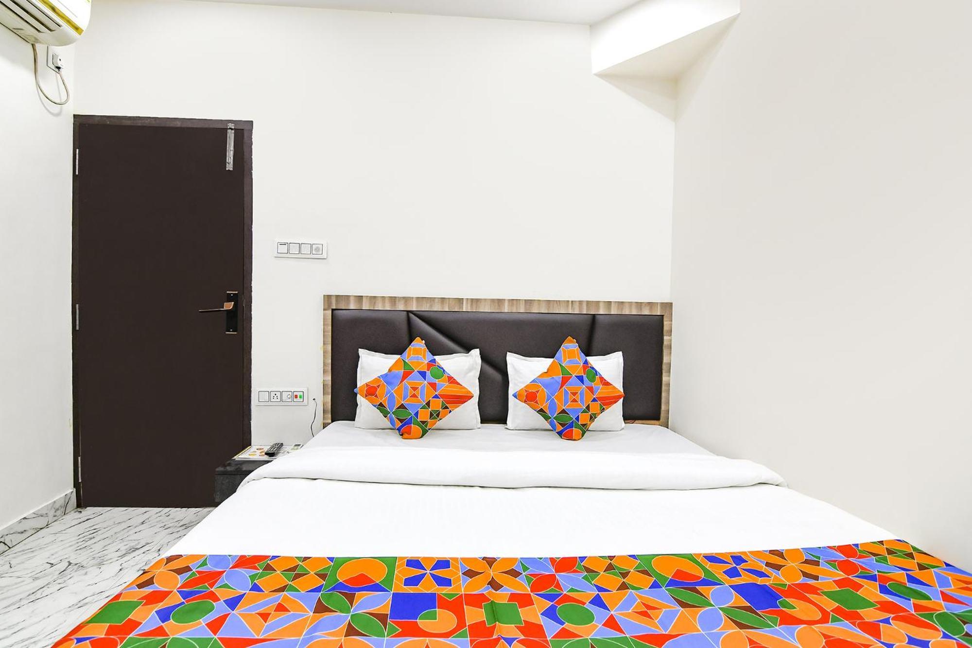 Fabexpress Sr Royale - Nr Sealdah Station Hotel Колката Екстериор снимка